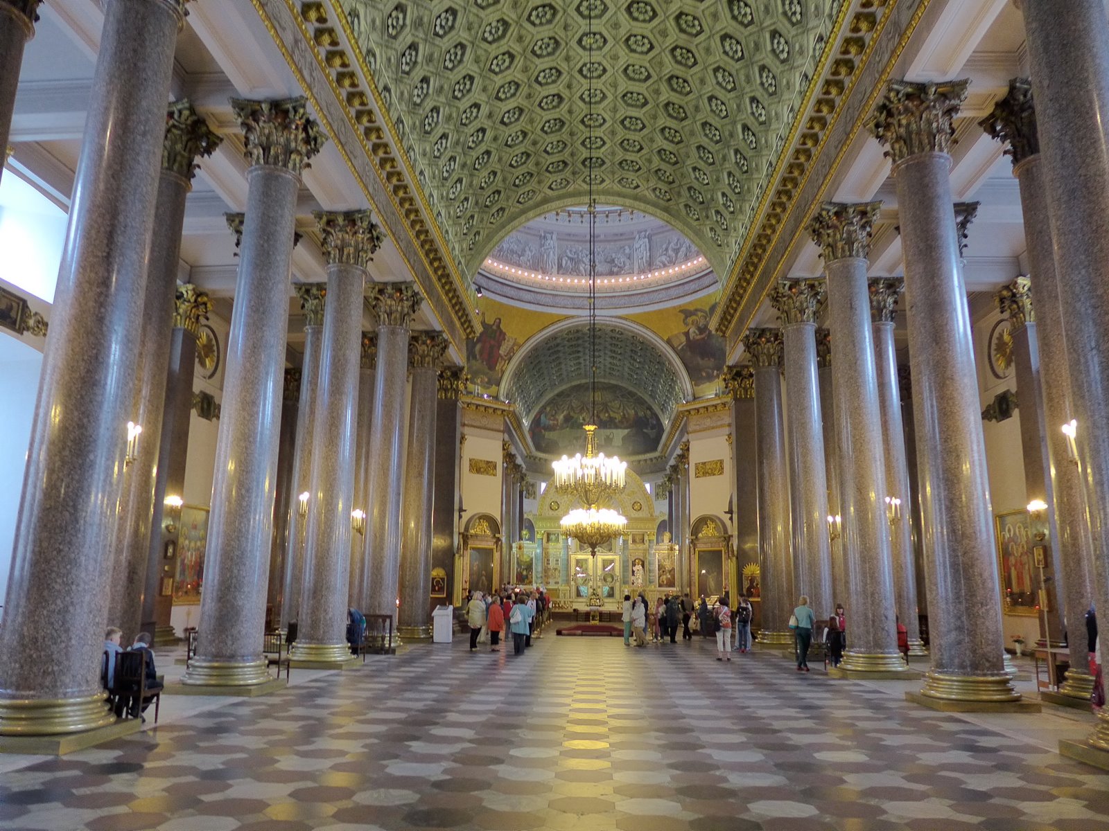 Bienvenue à Saint-Pétersbourg !  Добро пожаловать в Санкт-Петербург !