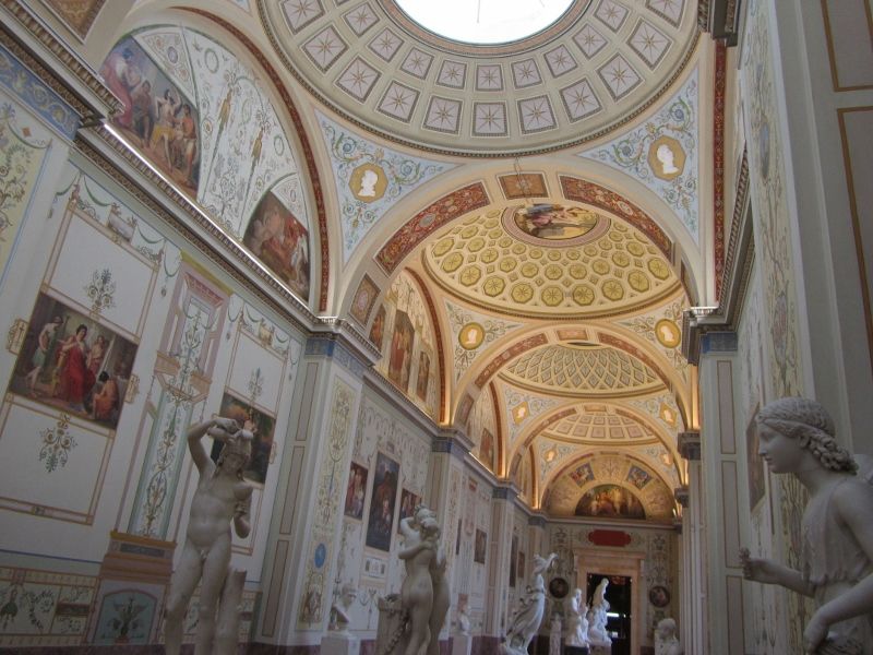 Bienvenue à Saint-Pétersbourg !  Добро пожаловать в Санкт-Петербург !