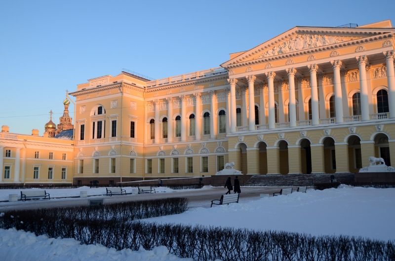 Bienvenue à Saint-Pétersbourg !  Добро пожаловать в Санкт-Петербург !