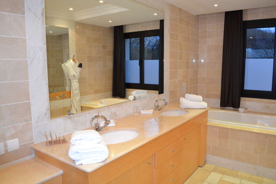 Charbonnières Les Bains, Rhône-Alpes: en hotel 5* avec ccès spa et champagne