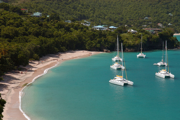 Croisière Grenadines + séjours à Union et Ste Lucie  16J/14N, vols + transferts + catamaran + hôtel + repas